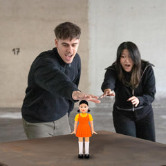 Bambola Elettronica Young-Hee di Squid Game con sensori di movimento