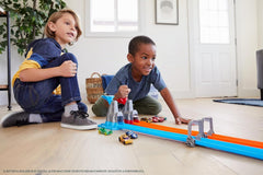 Hot Wheels - Set Pista con Doppio Giro Mortale con 2 macchinine
