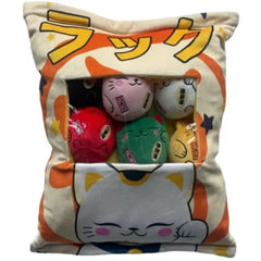 Cuscino peluche con 6 mini peluches Maneki Neko